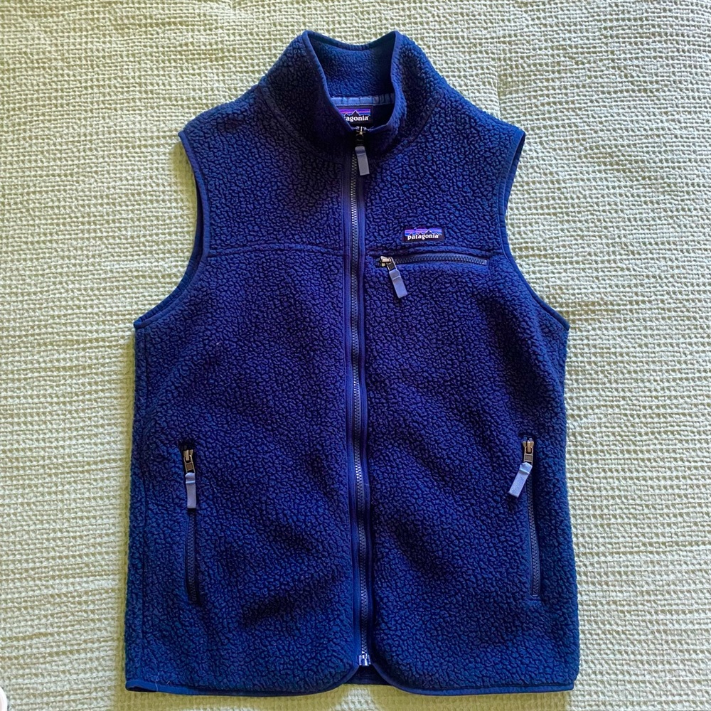Women’s Patagonia navy fleece vest